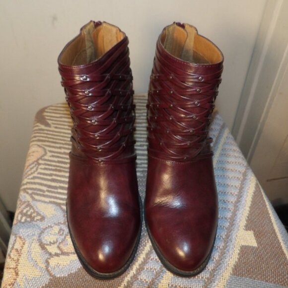 Cloudwalkers By Avenue " Houston " Vegan Faux Leather Bootie Sz 10W - Picture 2 of 9